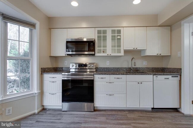 Building Photo - 4428 Holly Ave