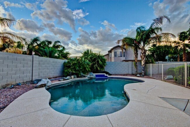 Building Photo - COMING SOON!! 5 bed 3 bath, 3000 + SFT with pool in Carino Estates, Chandler