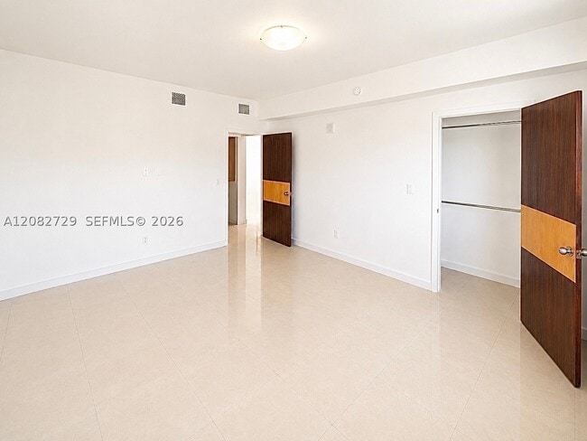 Building Photo - 1027 94th St