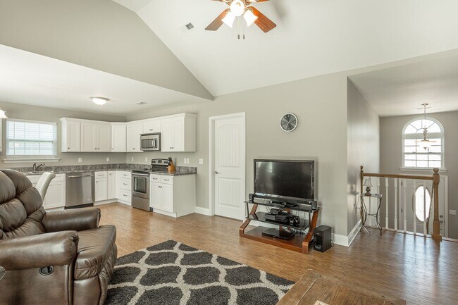 Building Photo - Beautiful Soddy Daisy Home!
