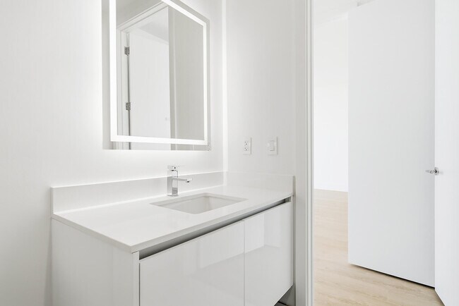 Building Photo - 220 Lake Shore Dr