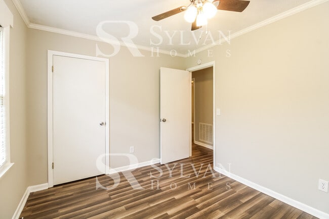 Building Photo - Enjoy living the good life in this 4 BR, 3 BA brick rancher