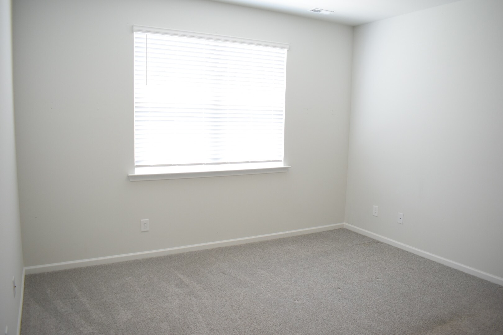 Building Photo - 832 Delta Ct