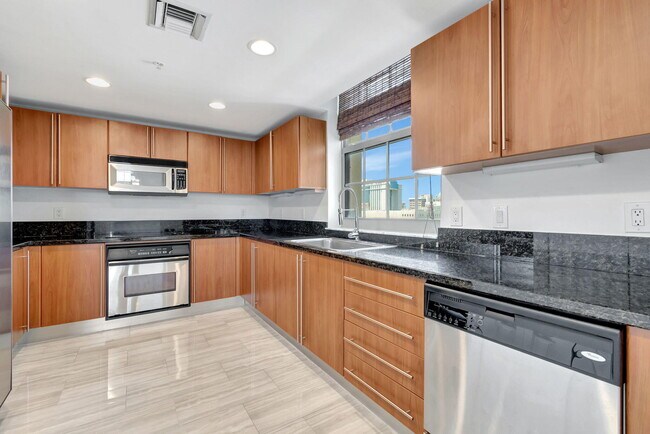 Building Photo - 610 Clematis St