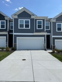 Building Photo - Beautiful 4BR Home with Garage & Modern Kitchen in Greenway Farms