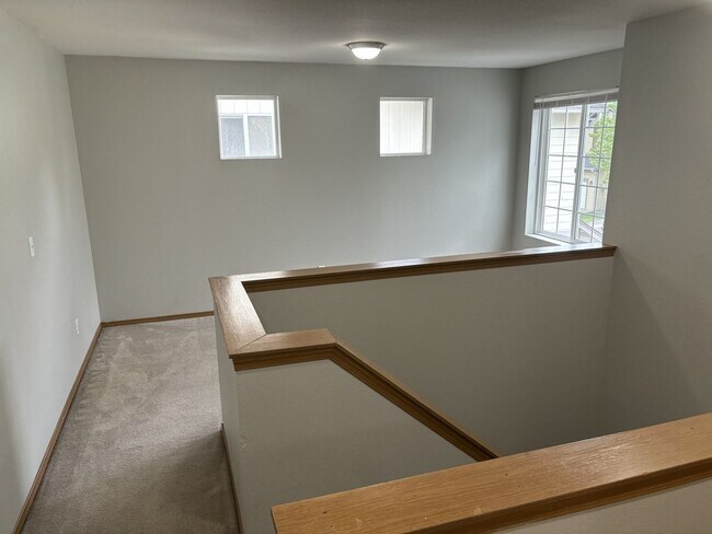 Building Photo - Stunning 3-Bedroom Home in Puyallup's Silver Pointe For Rent!
