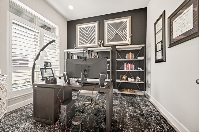 Building Photo - 2806 Sycamore Wood Trce