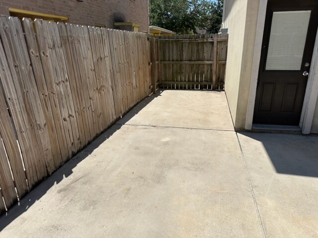 Building Photo - 1403 W Fig Ave