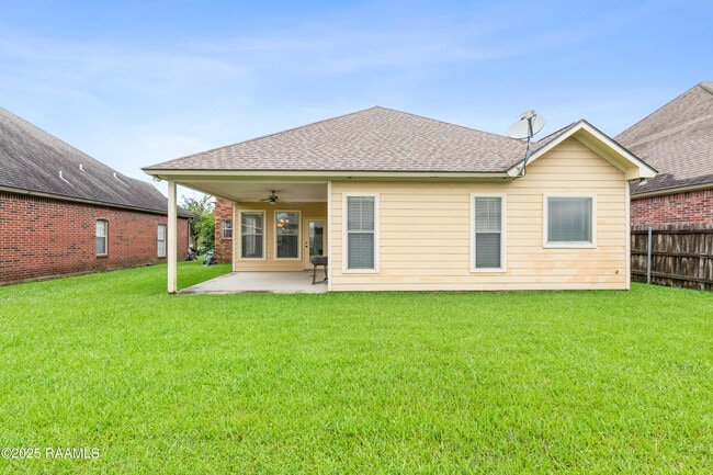 Building Photo - 126 Onyx St