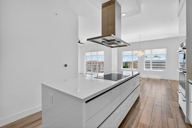 Building Photo - 155 E Boca Raton Rd