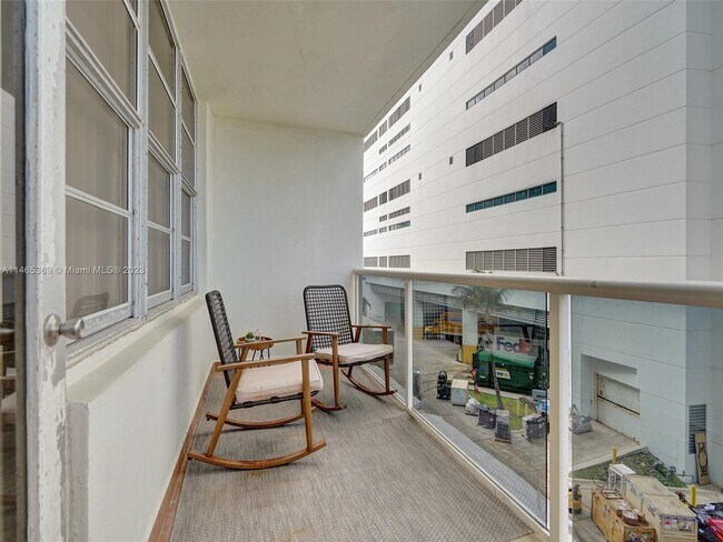 Building Photo - 3725 S Ocean Dr