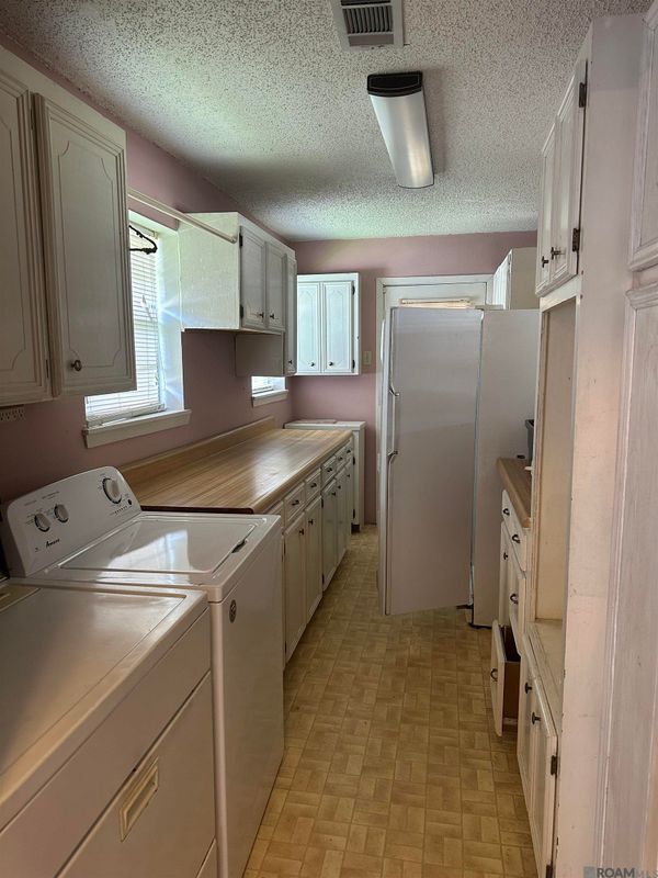 Building Photo - 2208 Sprucewood Dr