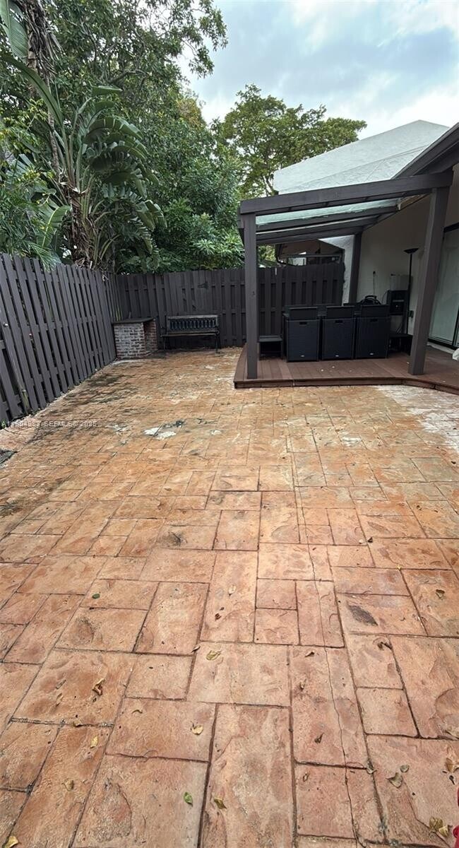 Building Photo - 546 NE 199th Ln