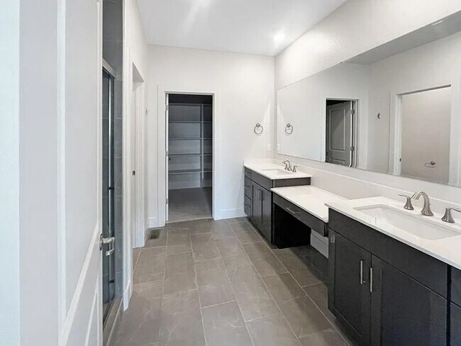 Building Photo - 5457 S Polaris Ave