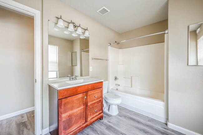 Building Photo - 3221 W Cavedale Dr