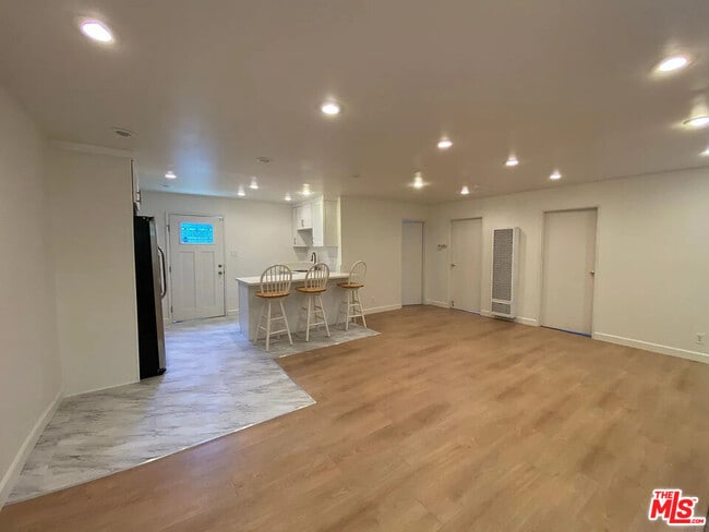 Building Photo - 837 Sunset Ave