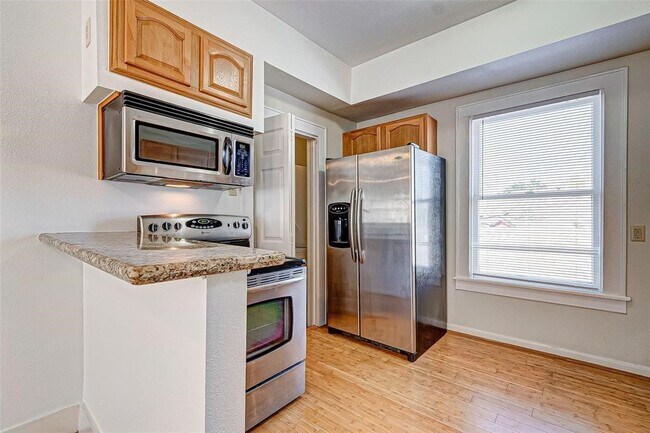 Building Photo - 1024 Heights Blvd