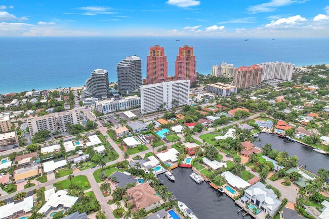 Building Photo - 2212 NE 32nd Ave