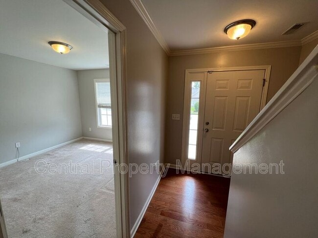 Building Photo - 107 Shalom Dr