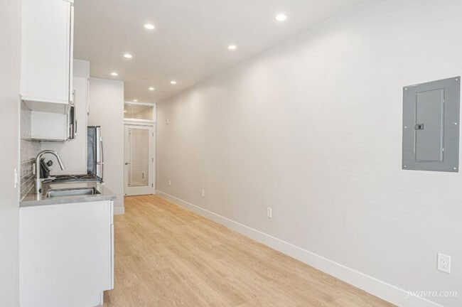 Building Photo - 80 Terra Vista Ave