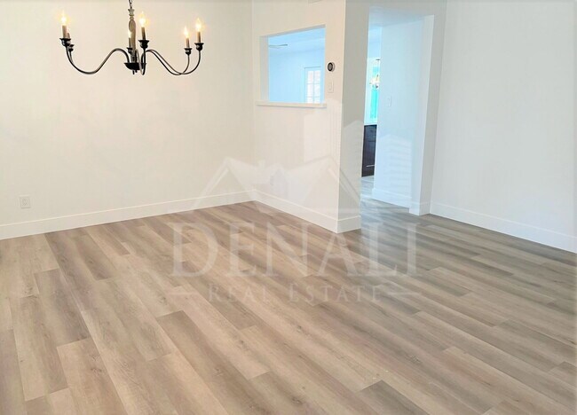 Building Photo - 618 W McNair St