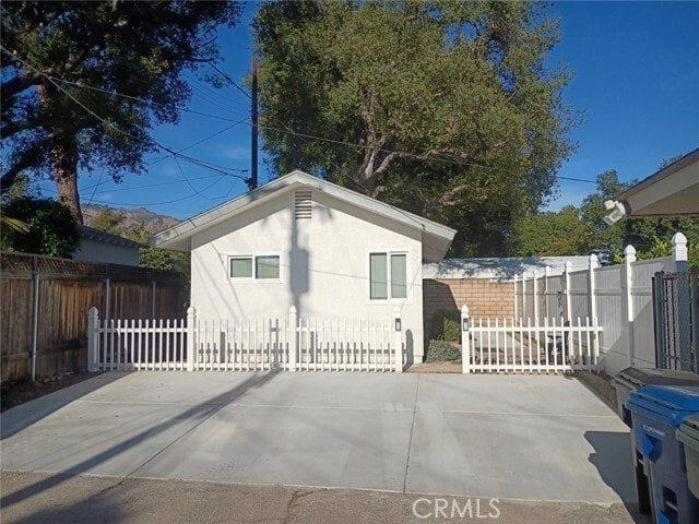 Building Photo - 947 E Cypress Ave