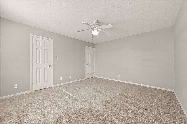 Building Photo - 1918 Shadow Forest Dr