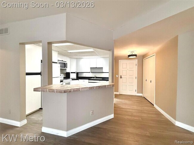 Building Photo - 875 GreenView Ct