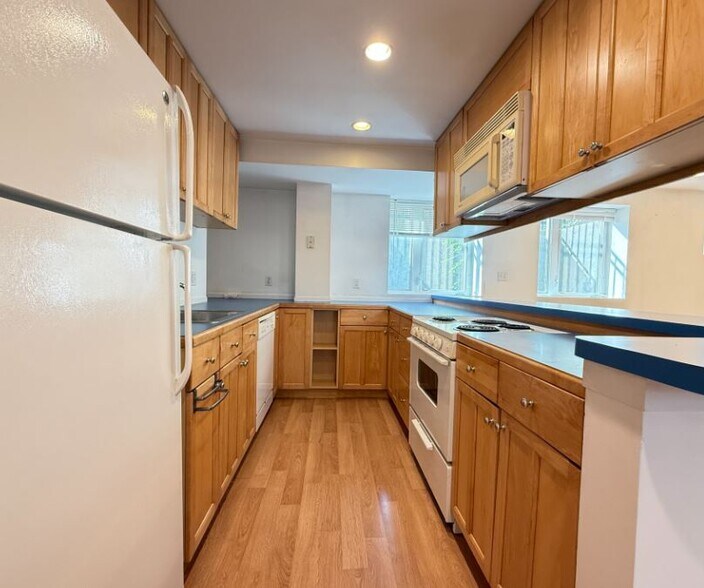 Building Photo - 43 May St