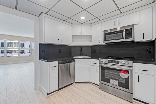 Building Photo - 3700 Galt Ocean Dr