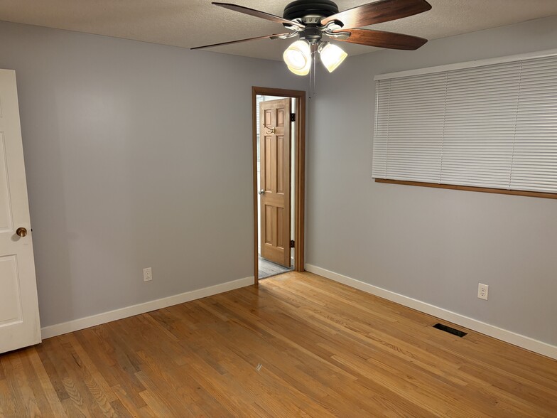 Master Bed 2 - 12815 NE Fremont St