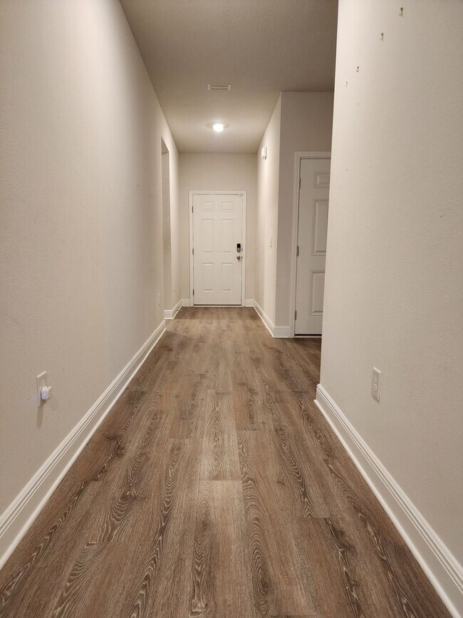 Building Photo - Antietam Lakeside Retreat: 4/2 Home in a Fun-Filled, Pool Neighborhood