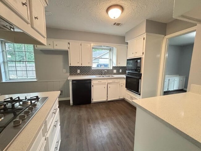 Building Photo - 8231 Roebourne Ln