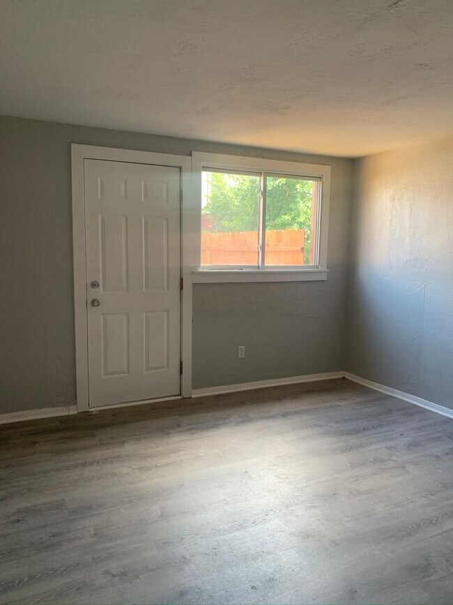 Building Photo - 1511 Hatteras St