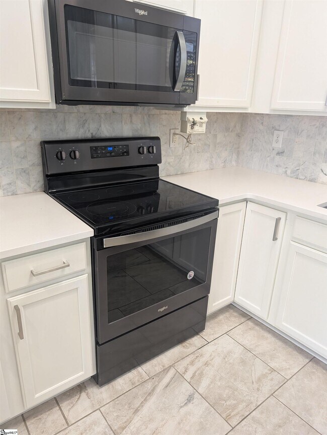 Building Photo - 154 S Lake Emory Dr