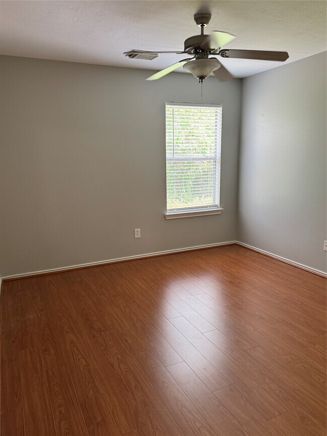 Building Photo - 226 S Walden Elms Cir