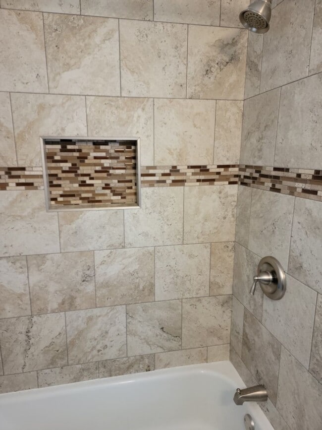 Building Photo - AVAILABLE JUNE 1st 2026 - Fantastic Newly Renovated 5 Bed 2 Bath Home w/ Garage