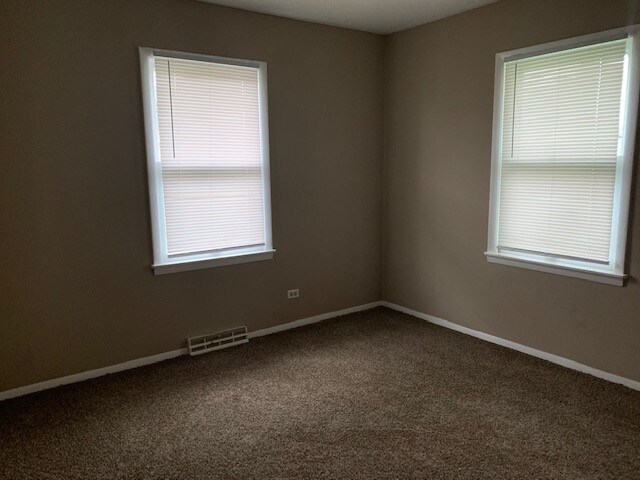 Building Photo - 6th