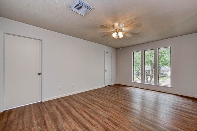 Building Photo - Pecan Ridge Drive, Sugar Land, TX 77479 - 4 BR 2 BA single-family home