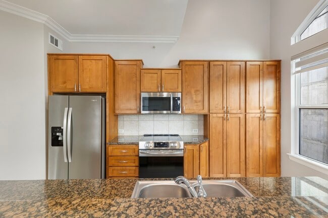 Building Photo - 1010 Rosine St
