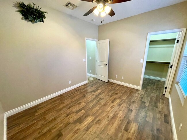 Building Photo - Elegant 3 Bedroom, 2 bathroom Home in Legacy Ranch Neighborhood in Central Kingman!