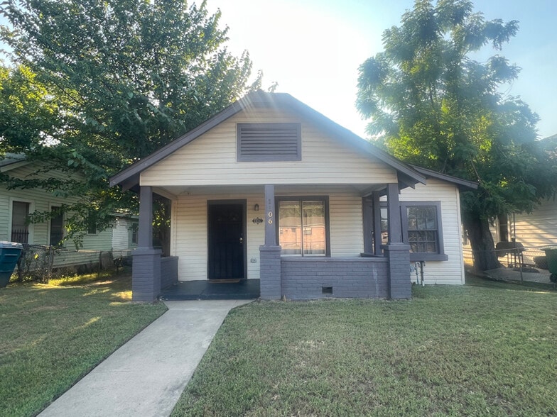 Primary Photo - 1106 S Ringo St