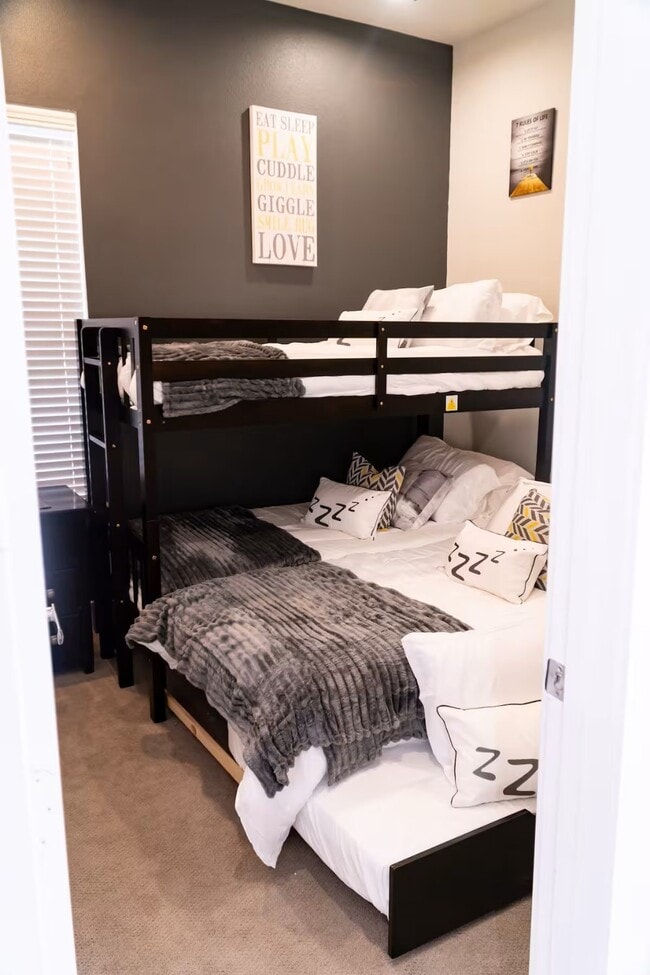 Building Photo - 2105 Engelmohr St