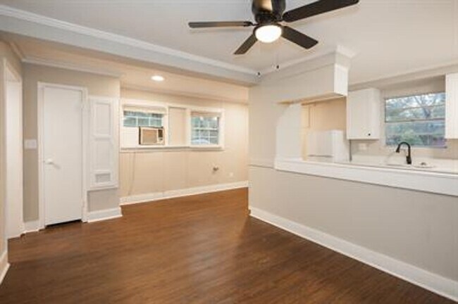 Building Photo - 1347 Bailey Ave