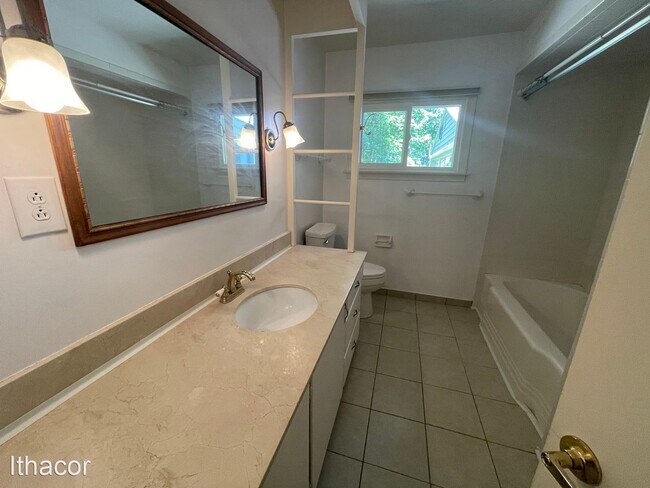 Building Photo - 4 br, 2 bath House - 112 Kay St