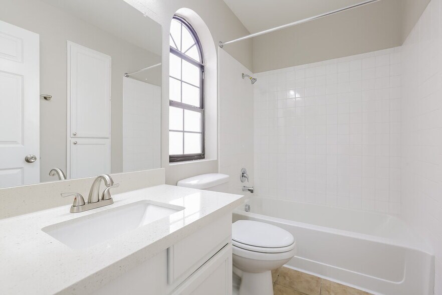 Building Photo - 405 Tobler Dr