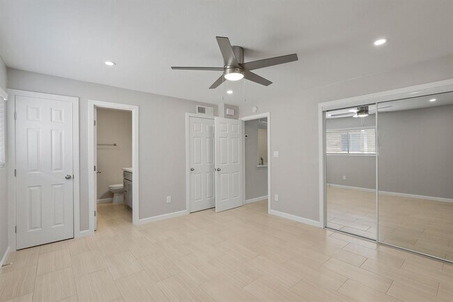 Building Photo - 2121 Fountain View Dr
