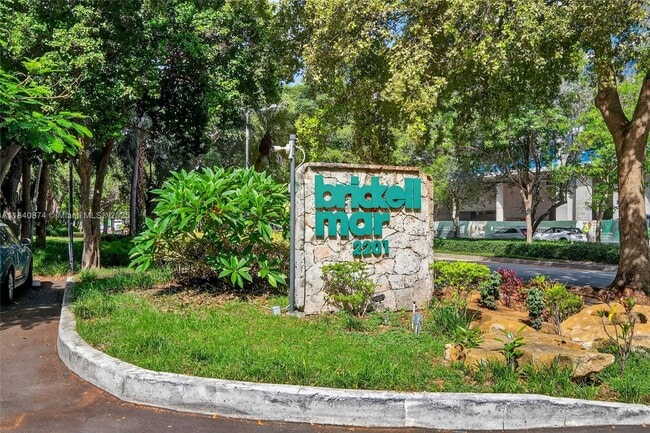Building Photo - 2201 Brickell Ave