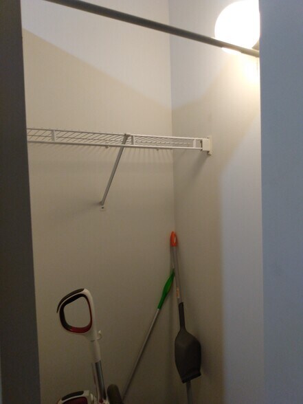 Building Photo - 208 W Washington St