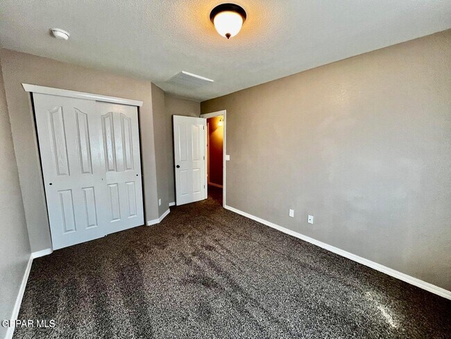 Building Photo - 11044 Bullseye St